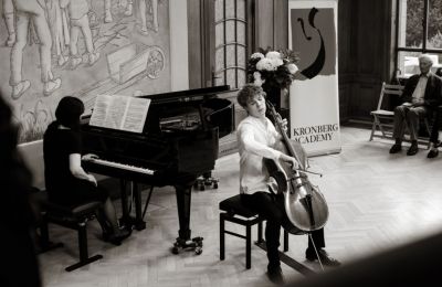 Cellist Bruno Philippe erhält den „Klassik in Kronberg Förderpreis ...