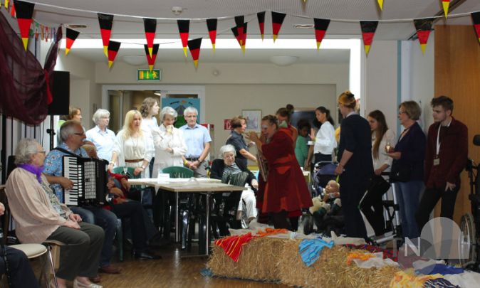 „Manege frei“ im KFH Bewohner und Besucher staunten nicht